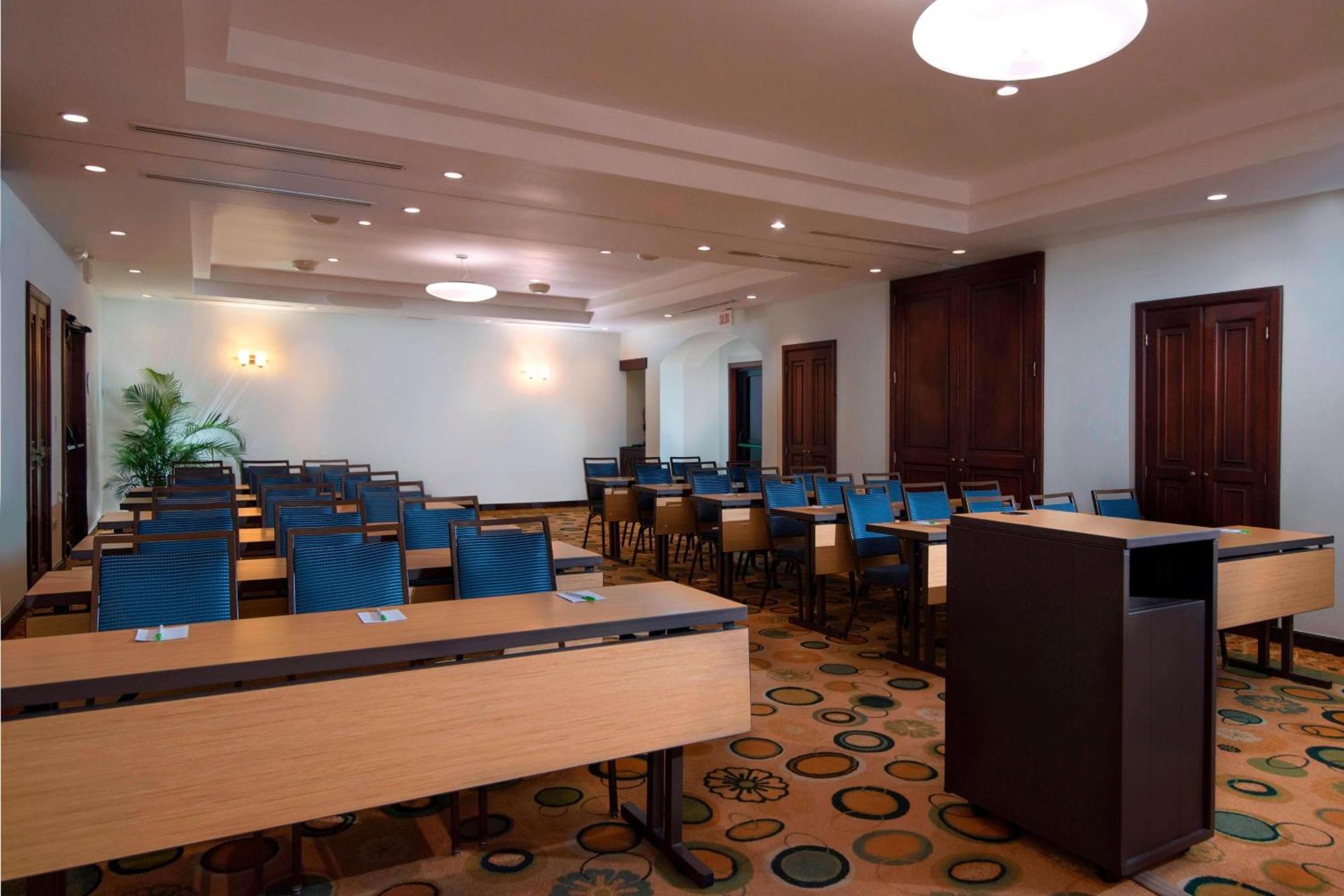 Courtyard By Marriott Santo Domingo Hotel Екстериор снимка