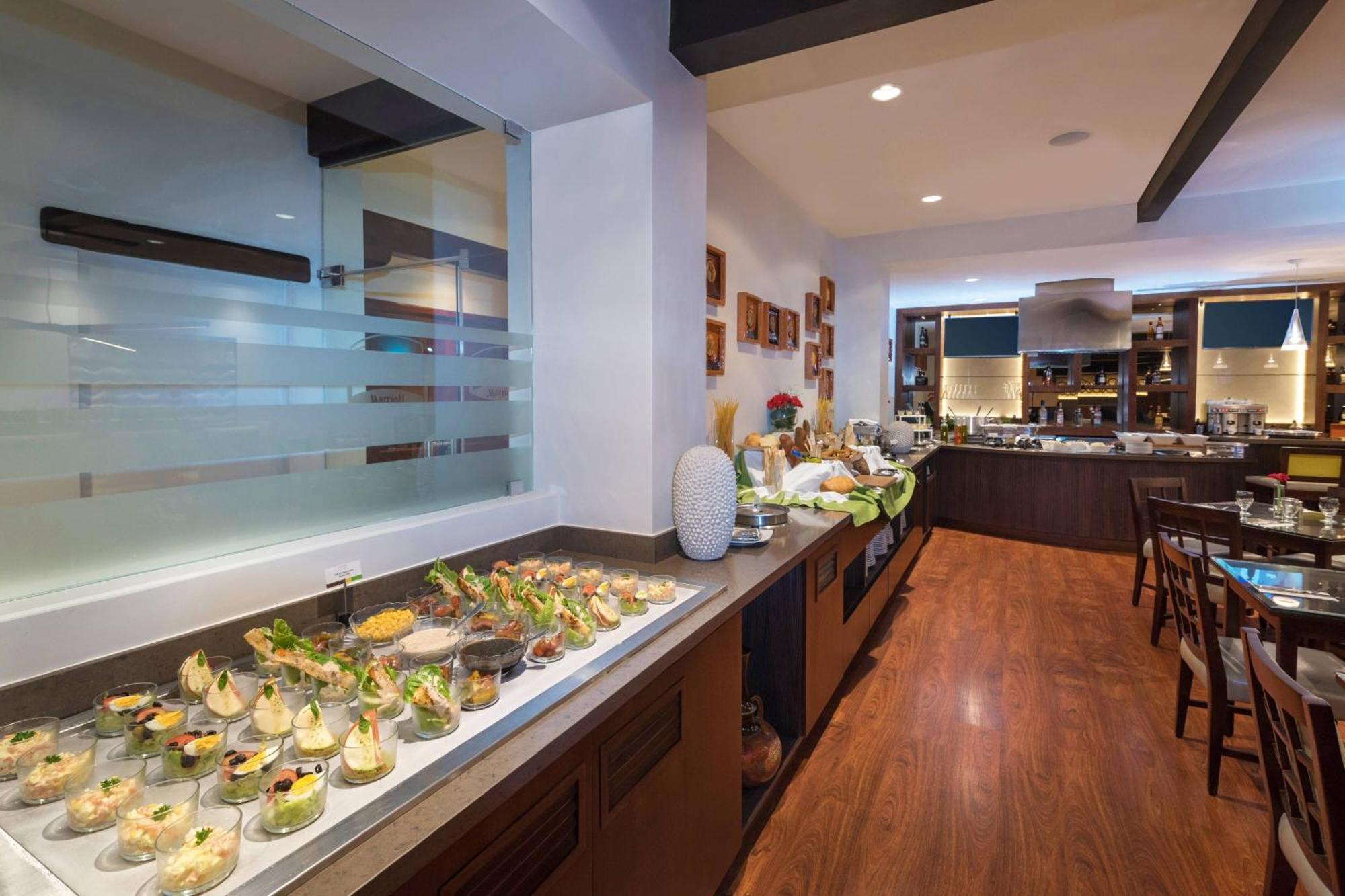 Courtyard By Marriott Santo Domingo Hotel Екстериор снимка