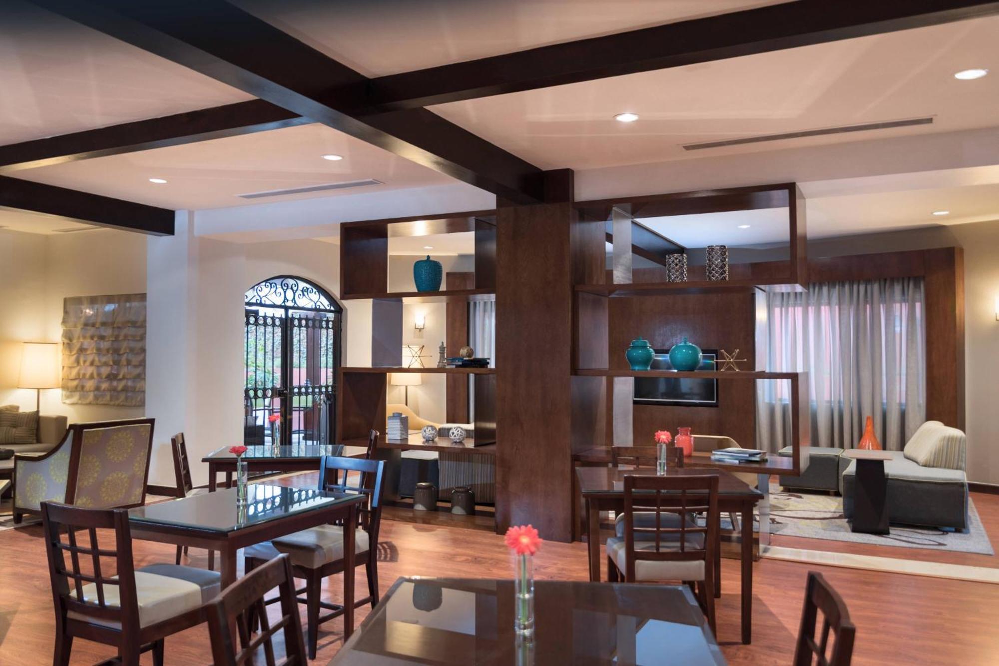 Courtyard By Marriott Santo Domingo Hotel Екстериор снимка
